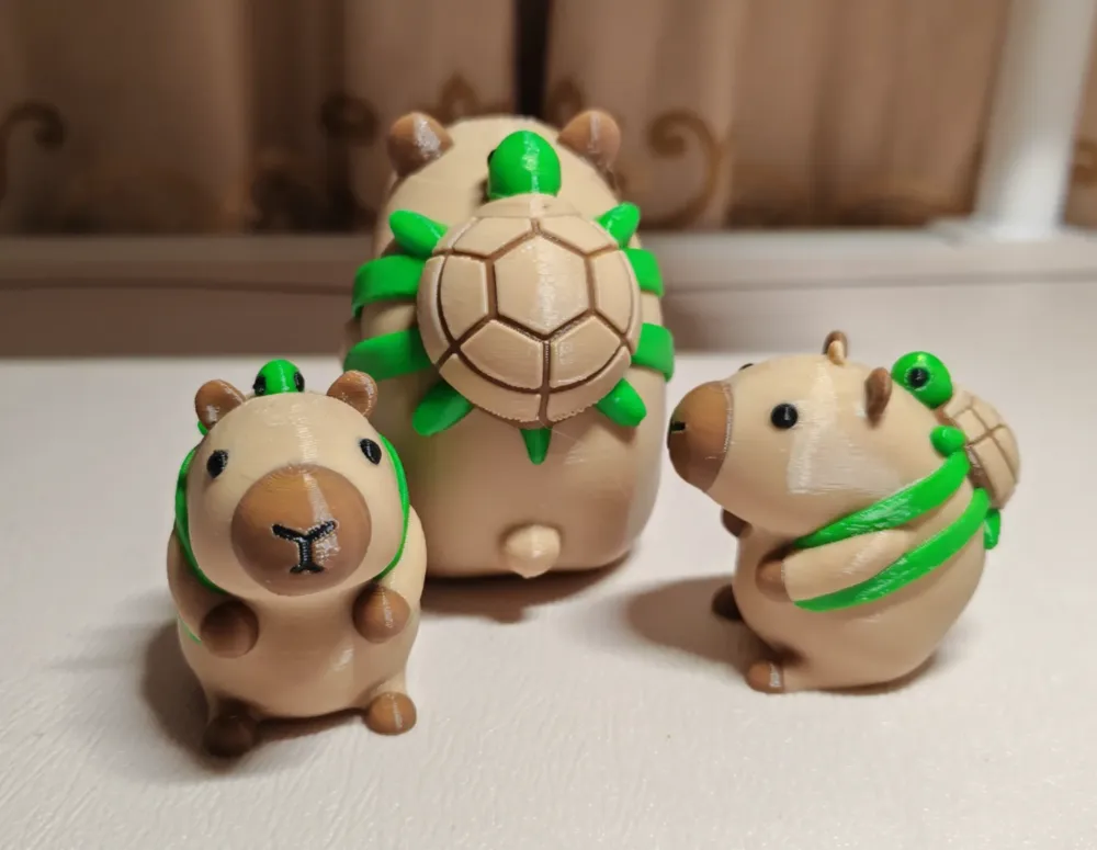 Boneco Chibi – Capivara com Tartaruga 🐹🐢
